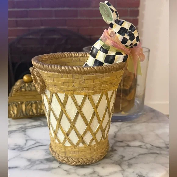 MacKenzie-Childs Courtly Check Rabbit Hippity Hop Pot